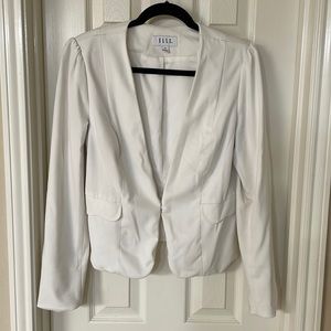 Elle cropped, scallop detail white blazer